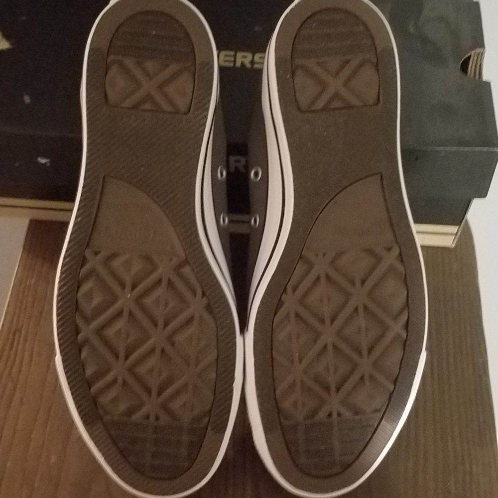 Converse - Picture 3 of 4